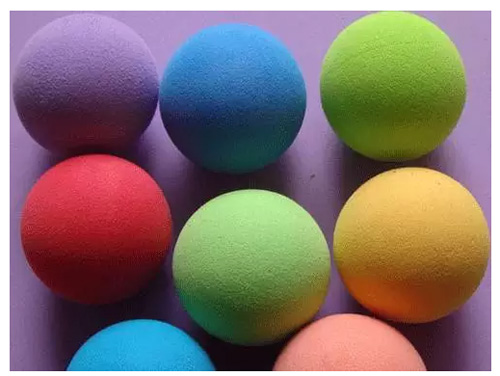 各種色彩的海綿玩具