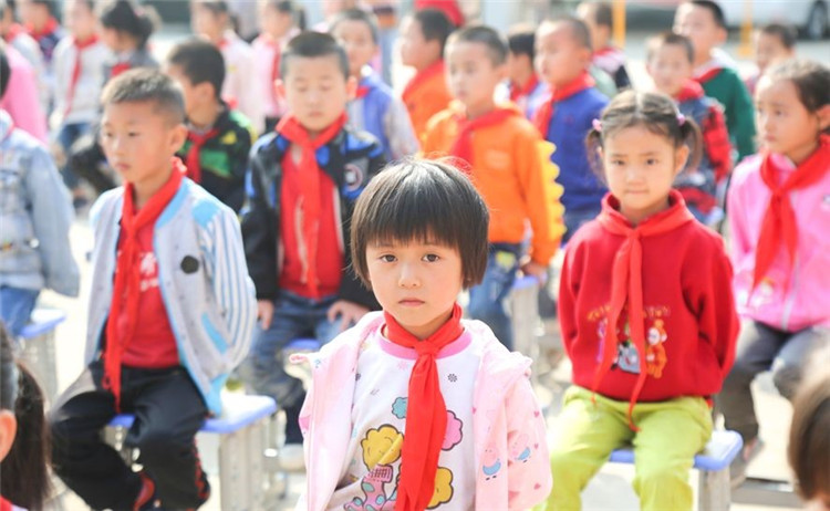 愛(ài)心書(shū)包丨情暖莘莘學(xué)子