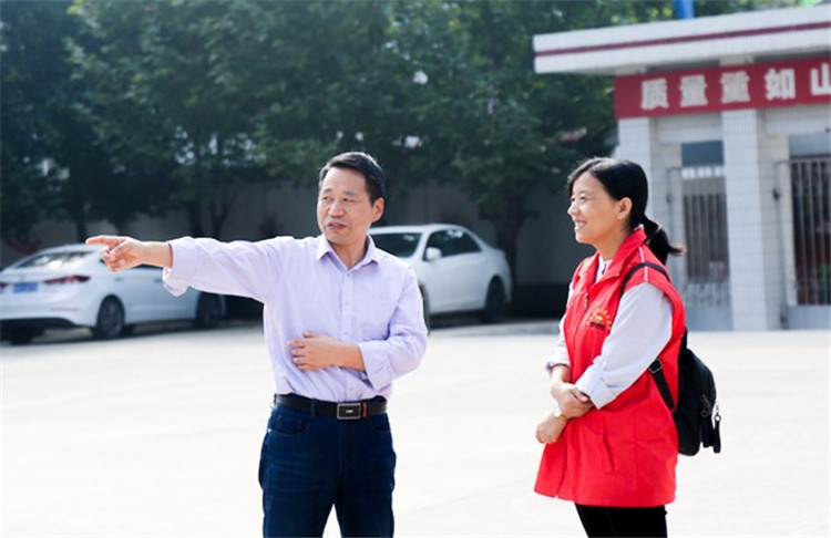 愛(ài)心書(shū)包丨情暖莘莘學(xué)子