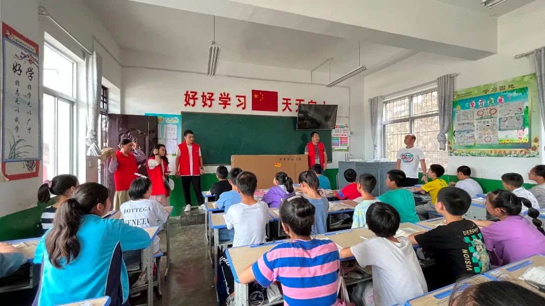 愛(ài)心助學(xué)，筑夢(mèng)未來(lái) | 新希望醫(yī)療公益助學(xué)活動(dòng)